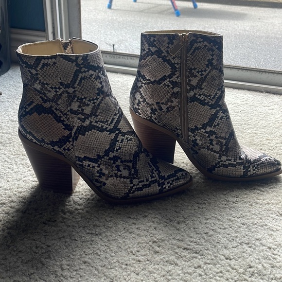 Boots - Picture 3 of 4